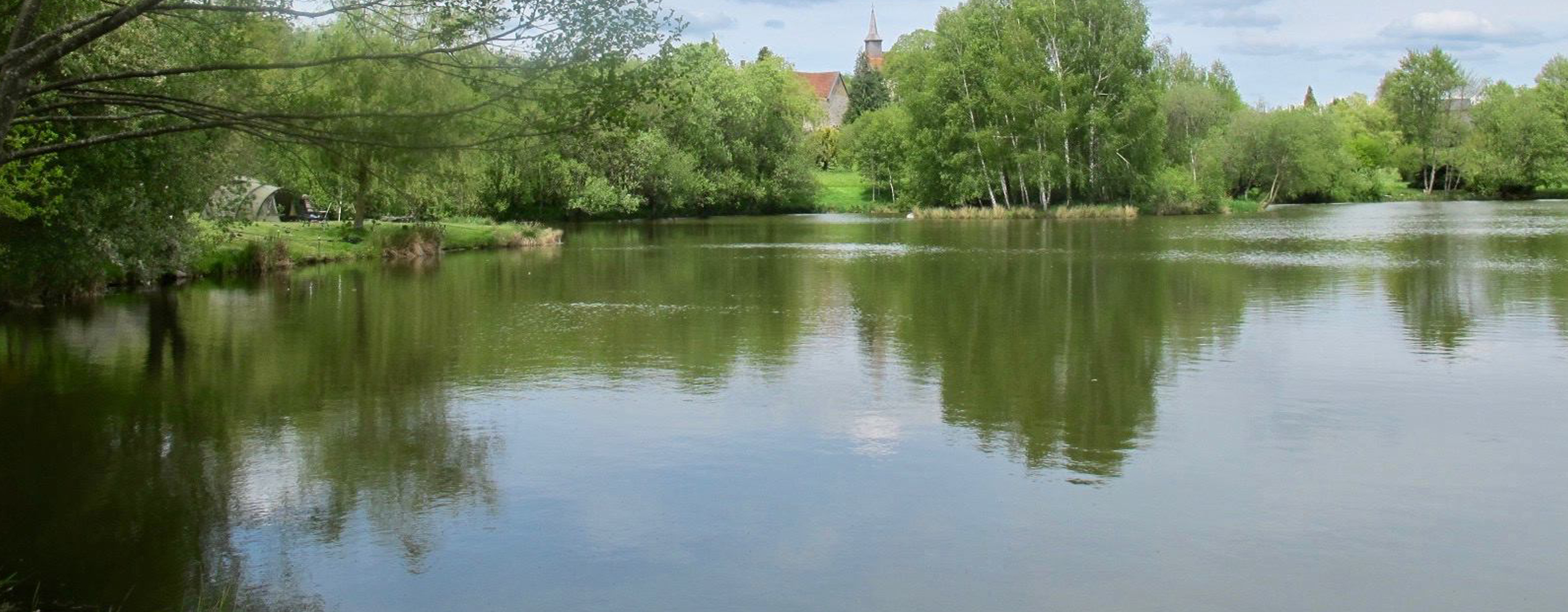 Tranquil and private carp fishing lake Etang de Azat-Chatenet Creuse France