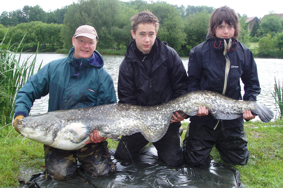 Lake record holder for 83lb catfish caught at Etang de Azat-Chatenet fishing lake in France