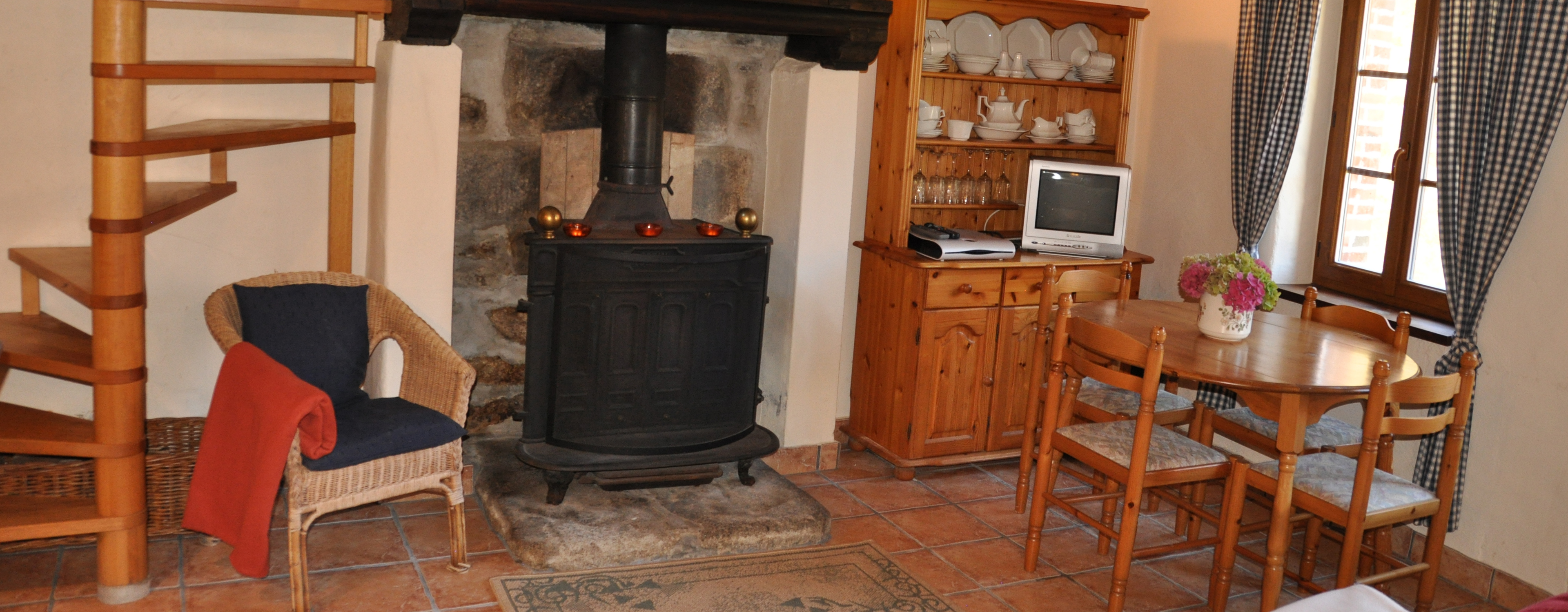 Self-contained French fishing holiday cottage at Etang de Azat-Chatenet Creuse France