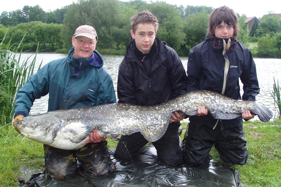 Lake record holder for 83lb catfish caught at Etang de Azat-Chatenet fishing lake in France